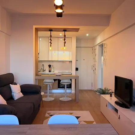 The View - Front Apartment *